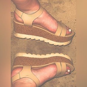STEVE MADDEN Platform Bottom Sandals
